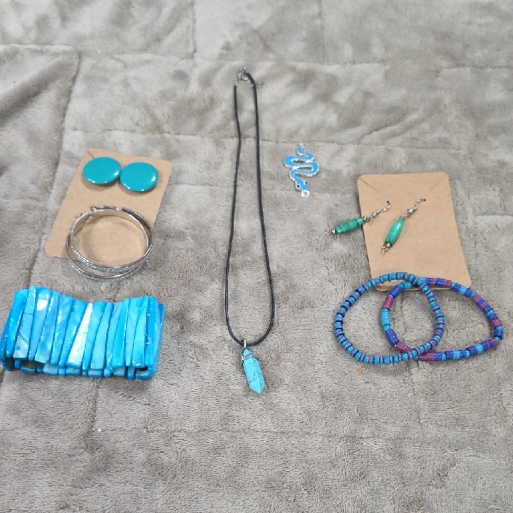 Fashion Jewelry Bundle(8) Necklace Earrings‎ Bracelets Silver Aqua Blingy GUC